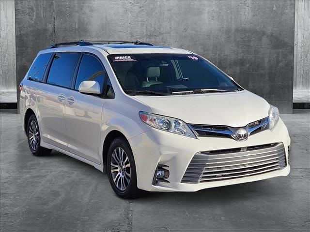 2019 Toyota Sienna XLE