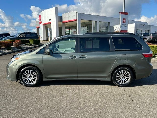 2019 Toyota Sienna XLE