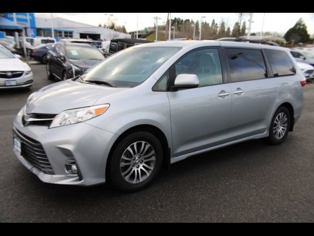 2019 Toyota Sienna XLE