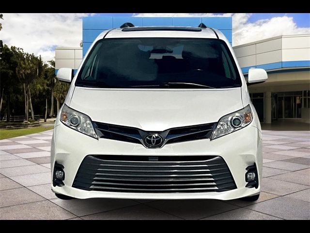 2019 Toyota Sienna XLE