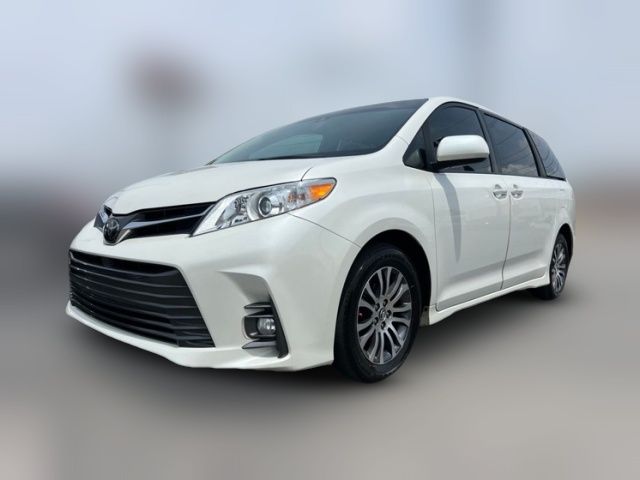 2019 Toyota Sienna XLE Auto Access Seat