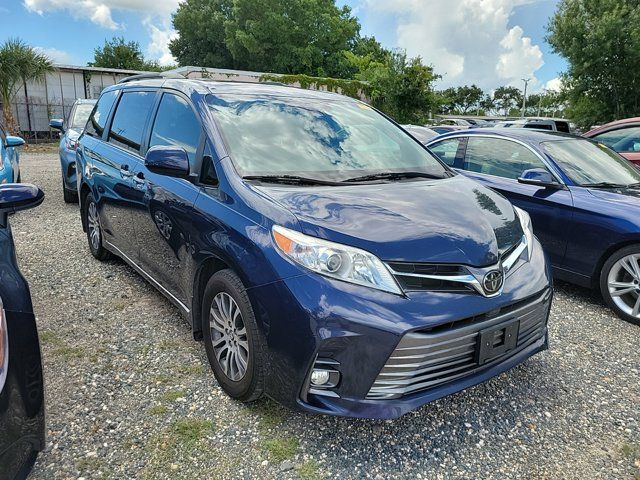 2019 Toyota Sienna XLE