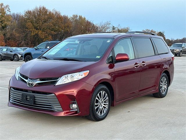 2019 Toyota Sienna XLE