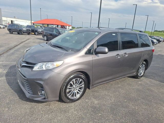 2019 Toyota Sienna XLE