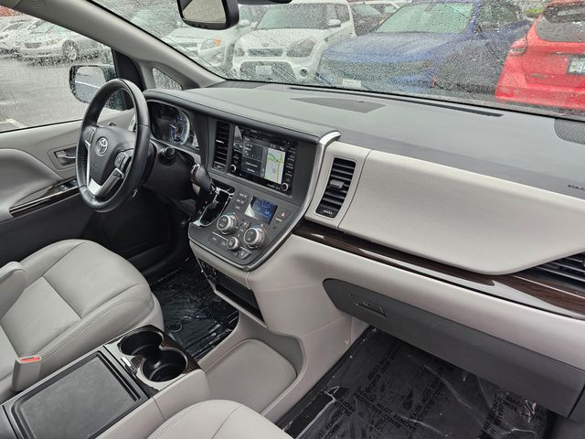 2019 Toyota Sienna XLE