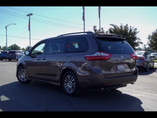 2019 Toyota Sienna XLE