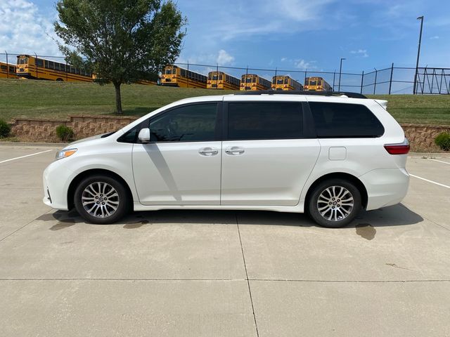 2019 Toyota Sienna XLE