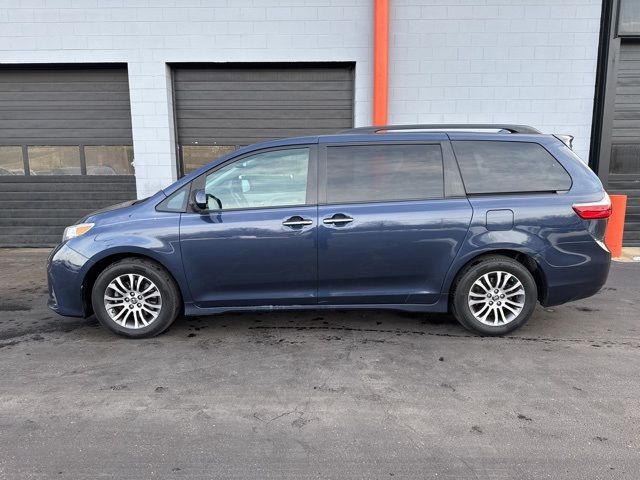 2019 Toyota Sienna XLE Auto Access Seat