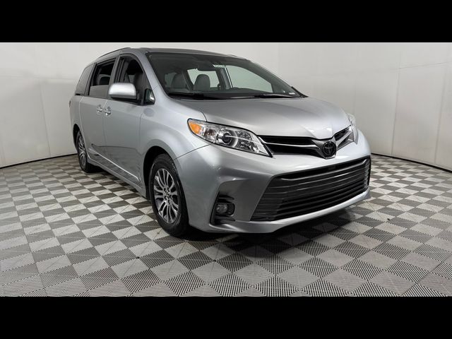 2019 Toyota Sienna XLE Auto Access Seat