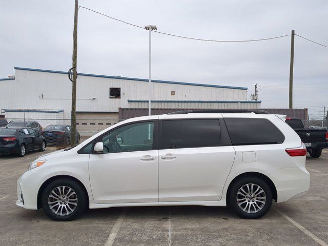 2019 Toyota Sienna XLE