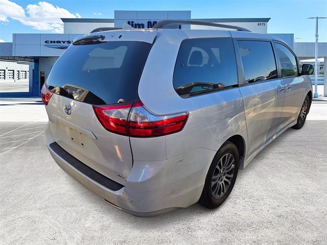 2019 Toyota Sienna XLE