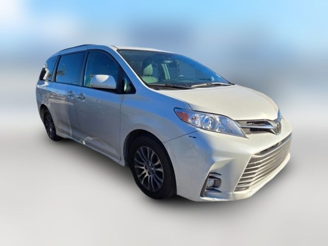 2019 Toyota Sienna XLE