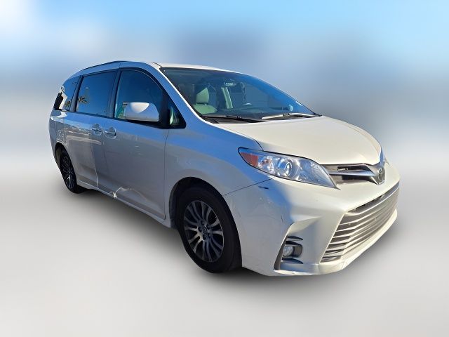 2019 Toyota Sienna XLE