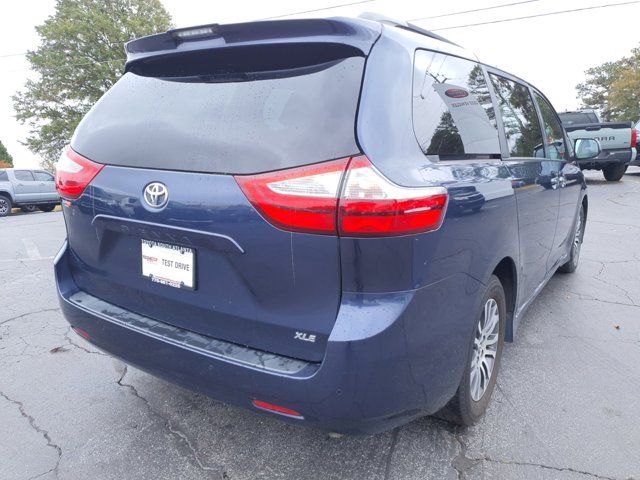 2019 Toyota Sienna 