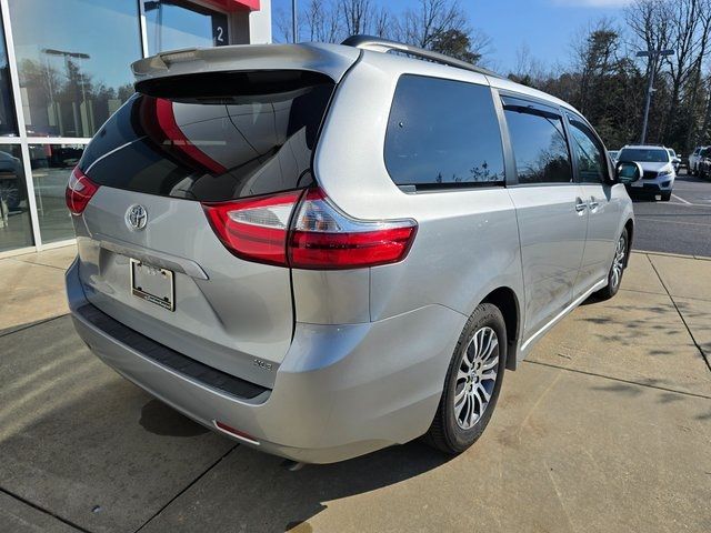 2019 Toyota Sienna XLE