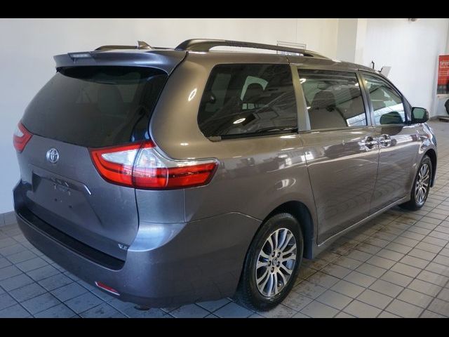 2019 Toyota Sienna XLE