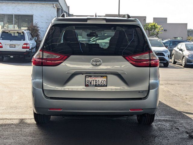 2019 Toyota Sienna XLE