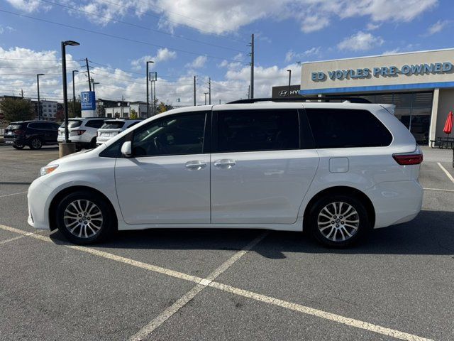 2019 Toyota Sienna XLE