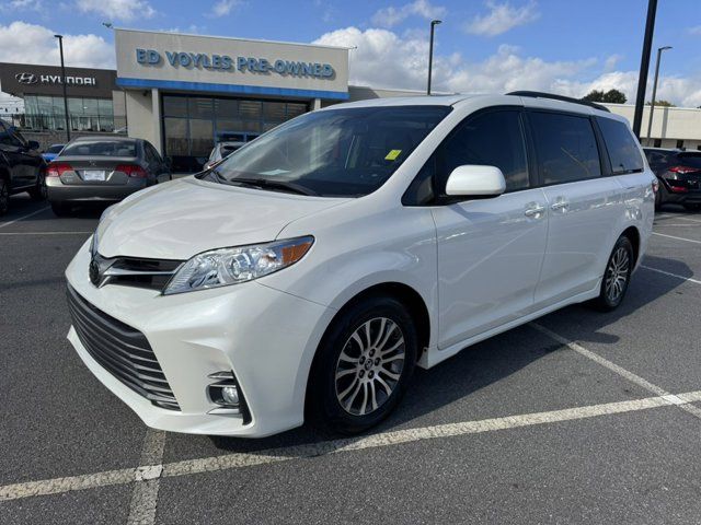 2019 Toyota Sienna XLE