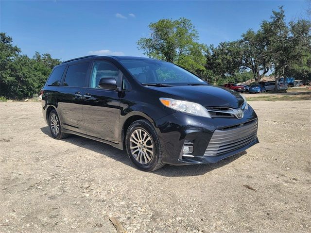 2019 Toyota Sienna 