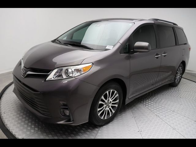 2019 Toyota Sienna XLE Auto Access Seat