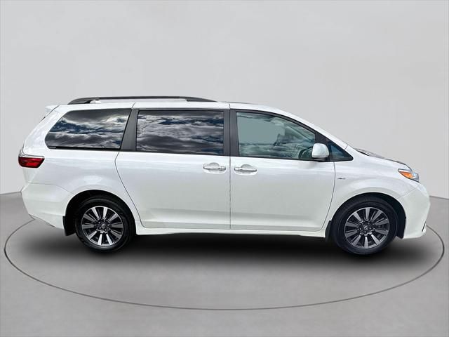 2019 Toyota Sienna XLE