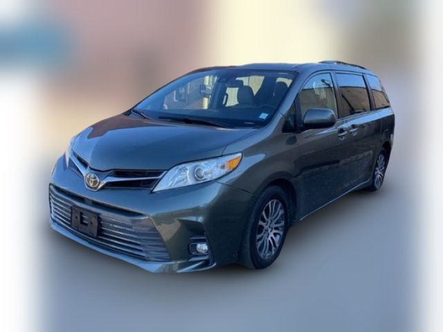 2019 Toyota Sienna XLE Auto Access Seat