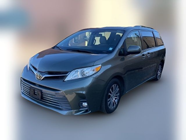 2019 Toyota Sienna XLE Auto Access Seat