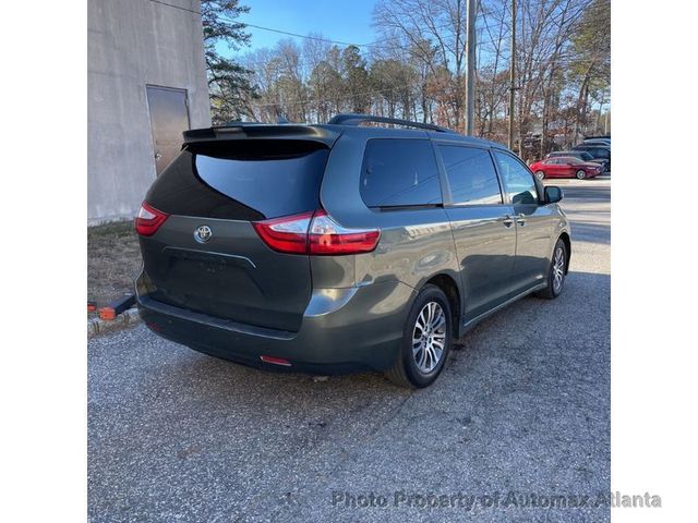 2019 Toyota Sienna XLE Auto Access Seat