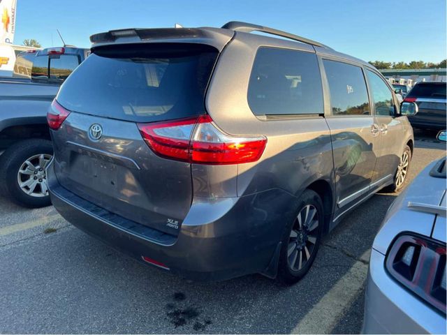 2019 Toyota Sienna 