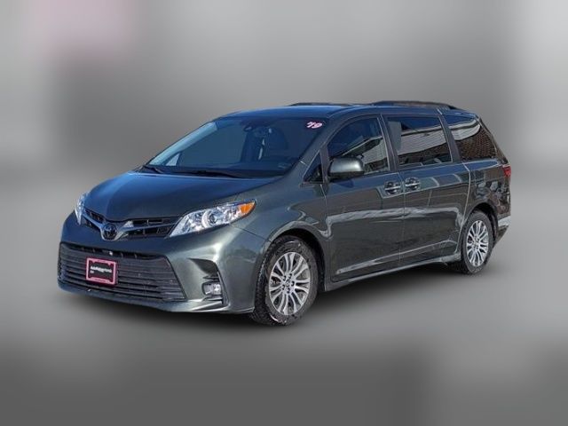 2019 Toyota Sienna XLE Auto Access Seat