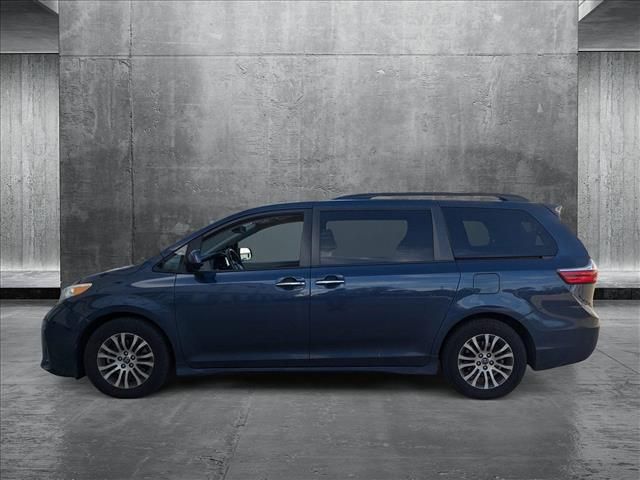 2019 Toyota Sienna XLE