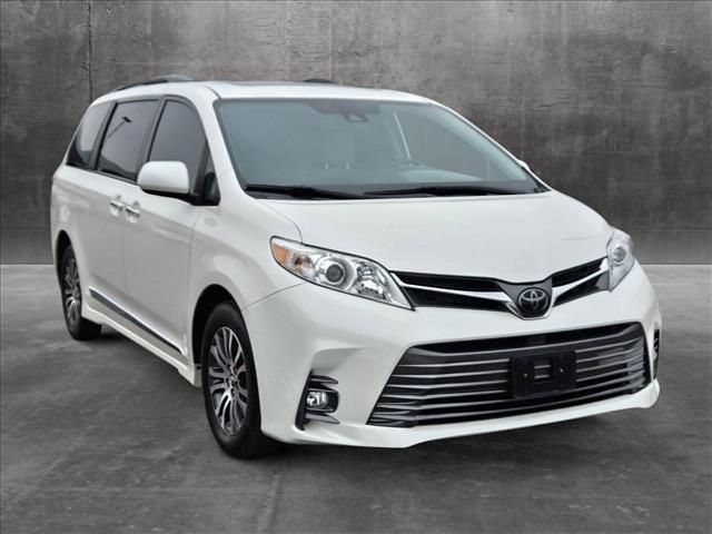 2019 Toyota Sienna XLE