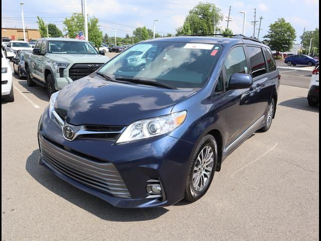 2019 Toyota Sienna XLE Auto Access Seat