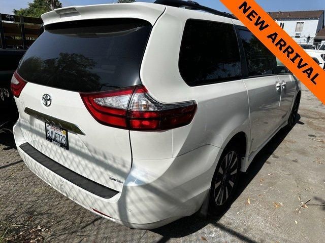 2019 Toyota Sienna XLE Auto Access Seat