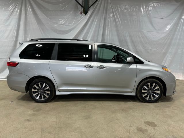 2019 Toyota Sienna XLE Premium