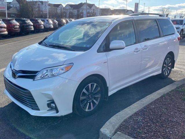 2019 Toyota Sienna XLE Premium