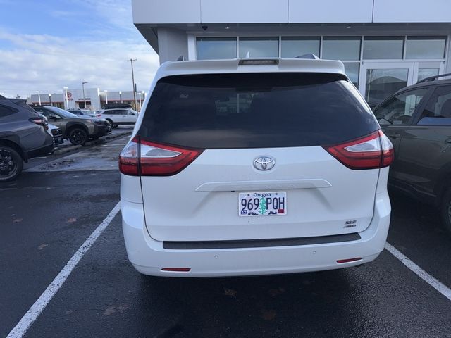 2019 Toyota Sienna XLE