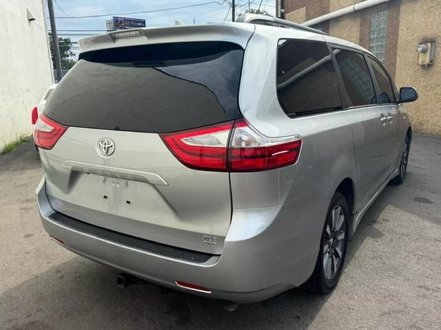 2019 Toyota Sienna XLE Premium