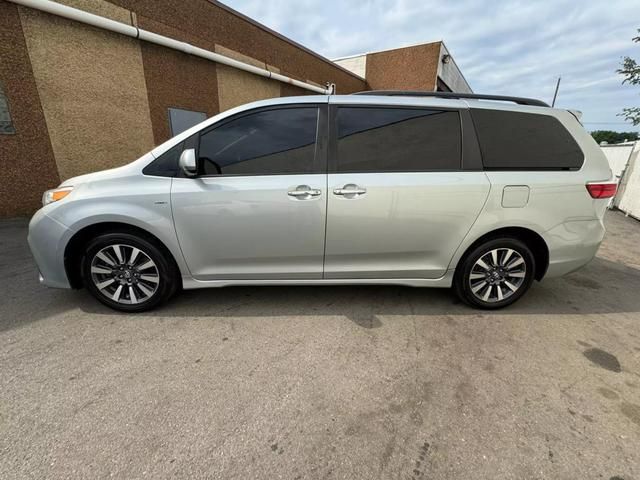 2019 Toyota Sienna XLE Premium