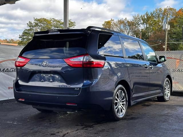 2019 Toyota Sienna XLE Premium