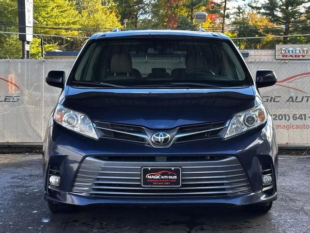 2019 Toyota Sienna XLE Premium