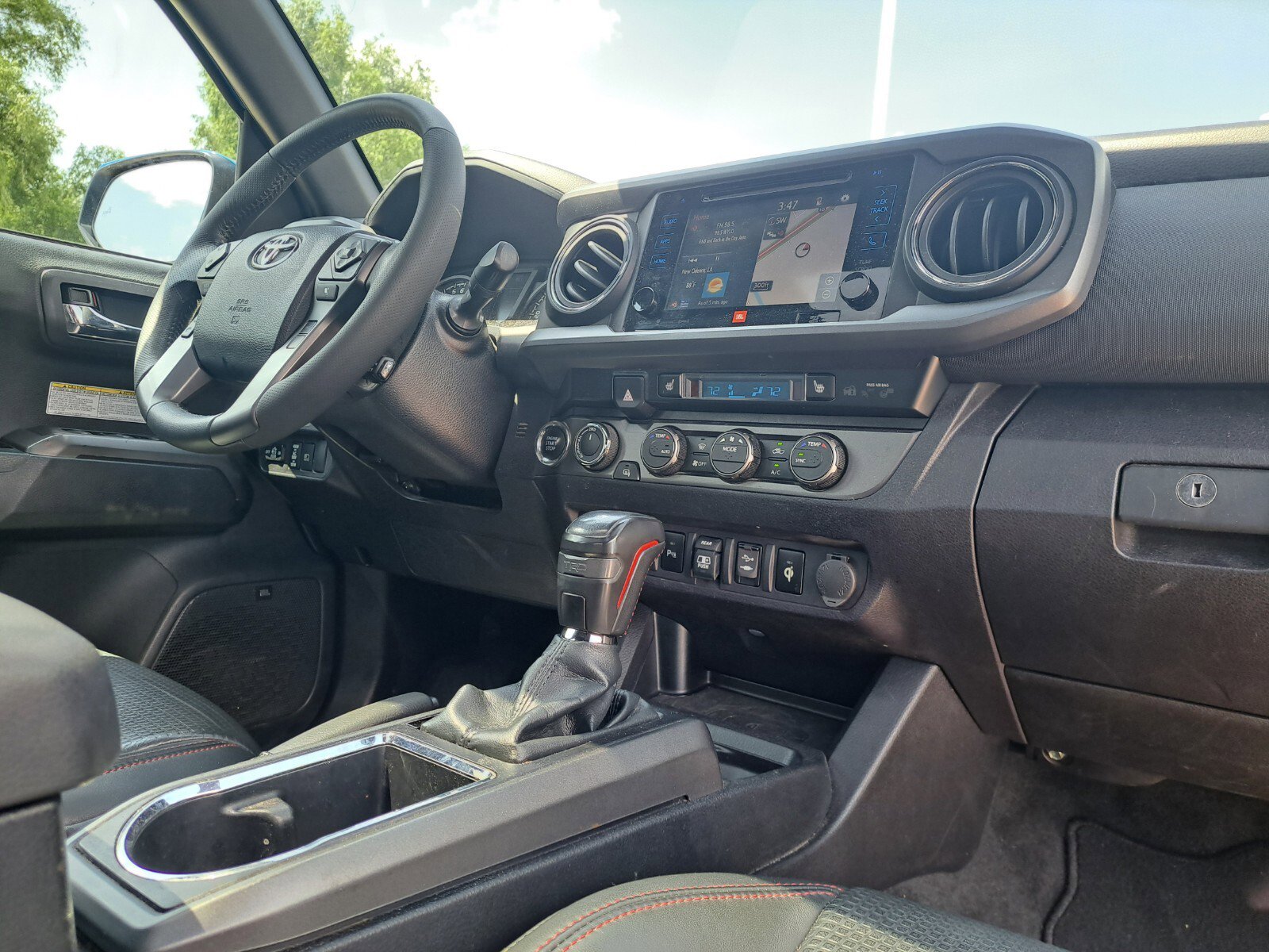 Vehicle image 27 of 34
