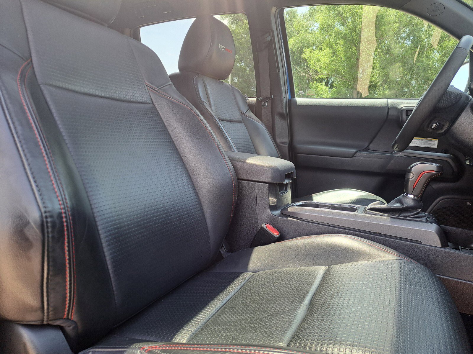 Vehicle image 26 of 34