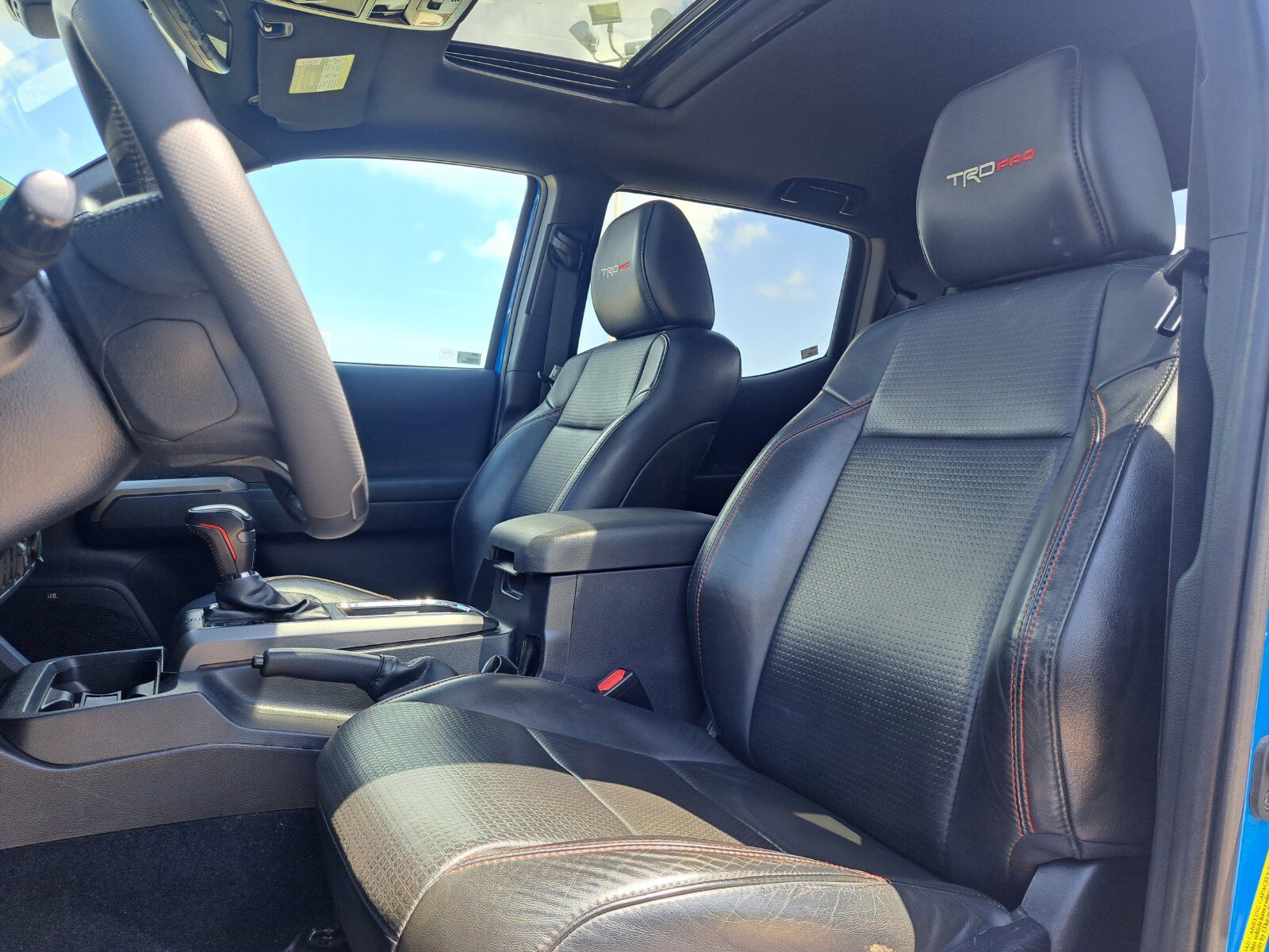 Vehicle image 10 of 34