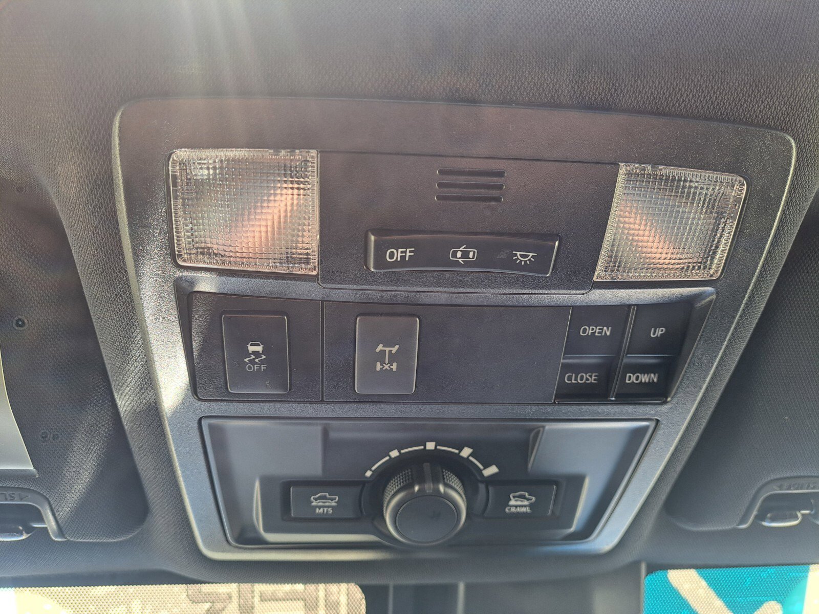 Vehicle image 18 of 34