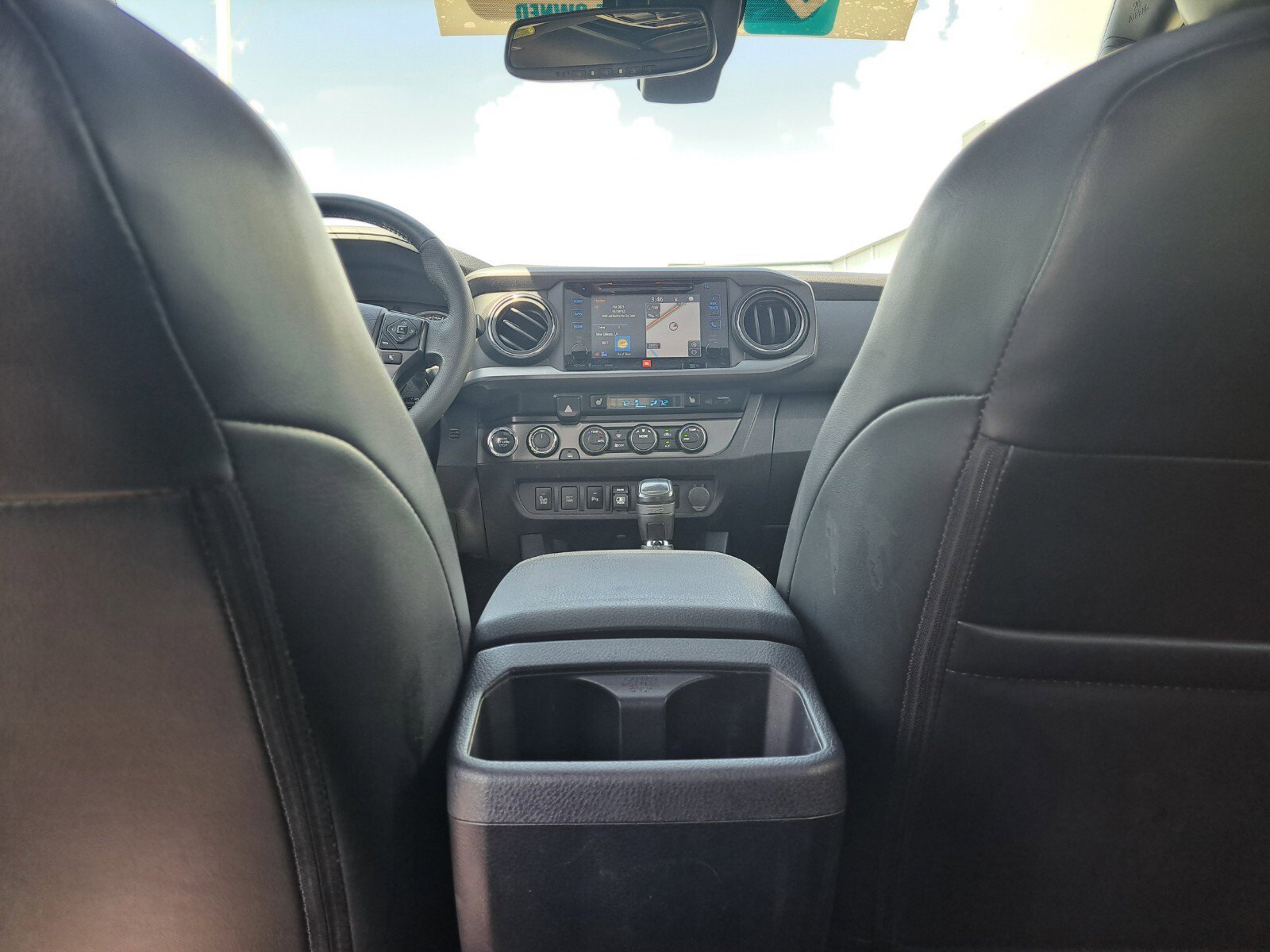 Vehicle image 23 of 34