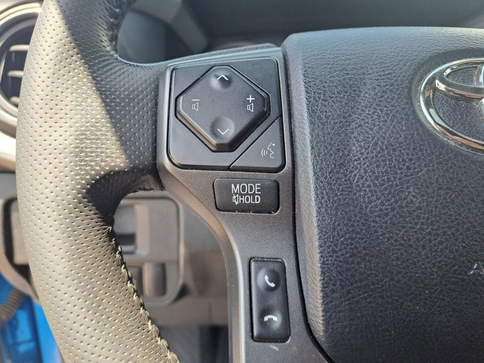 Vehicle image 16 of 34
