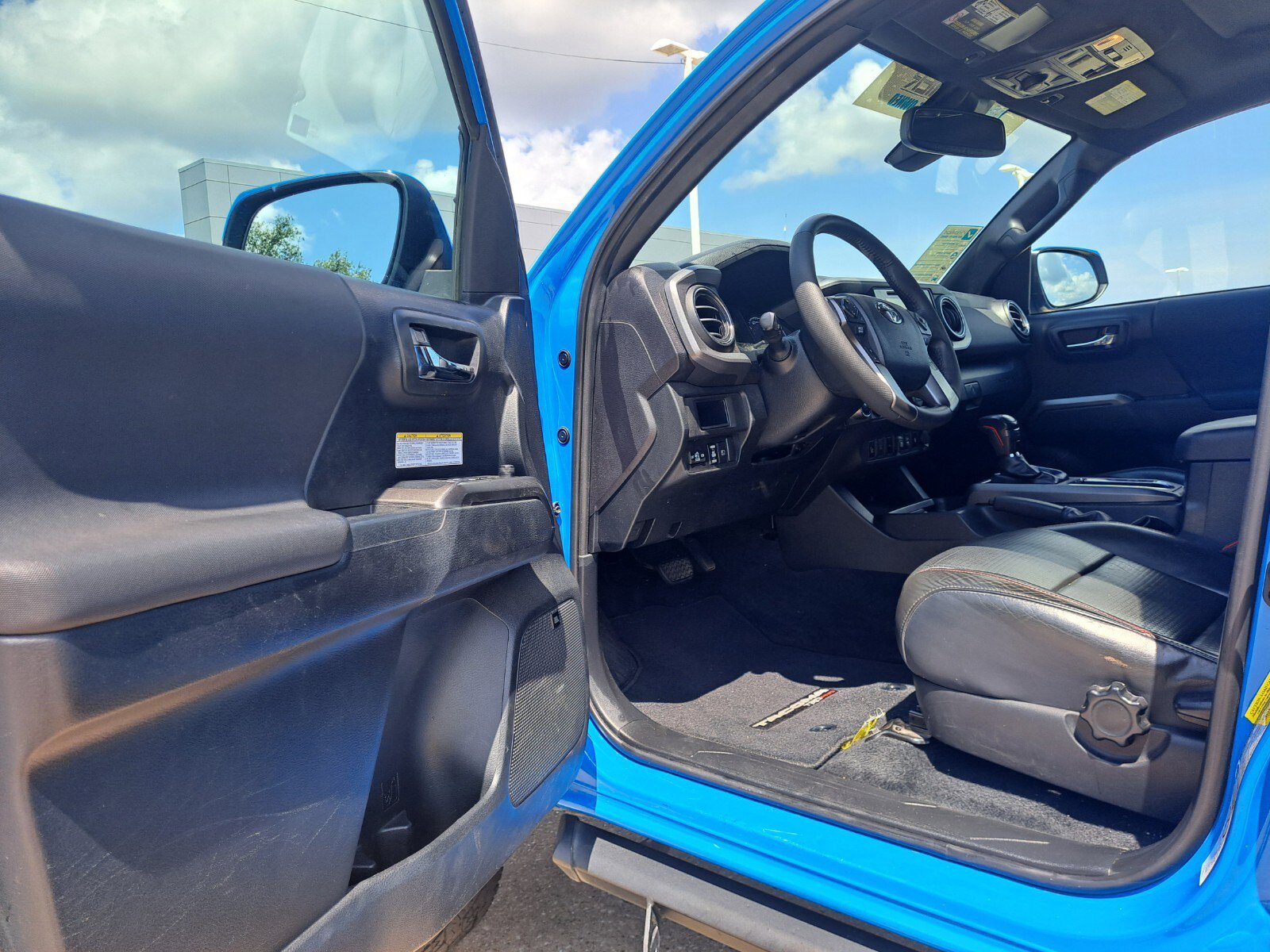 Vehicle image 9 of 34