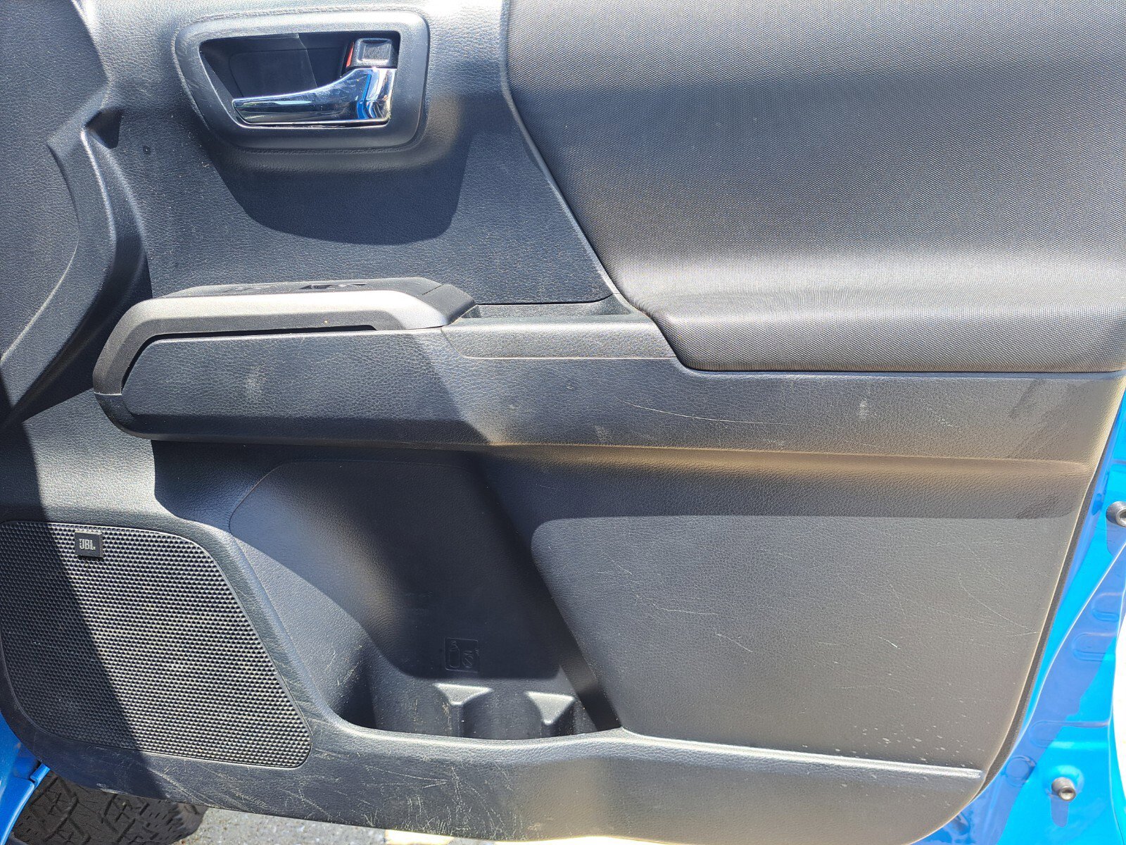 Vehicle image 28 of 34